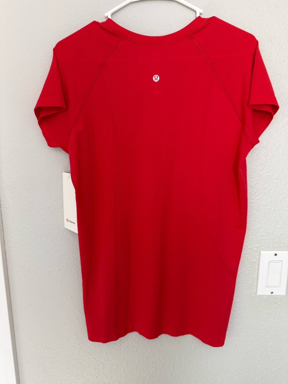 NWT -lululemon athletica Red Short Sleeve Athletic Tee - Picture 3 of 3
